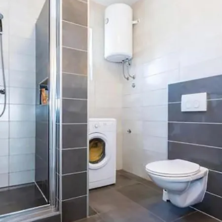 Ferienhaus Five-Bedroom Holiday Home Primosten With Sea View 06 Primošten