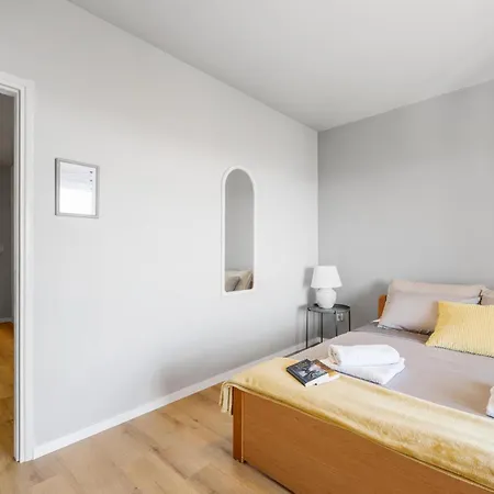 Five-Bedroom Holiday Home Primosten With Sea View 06 Primošten