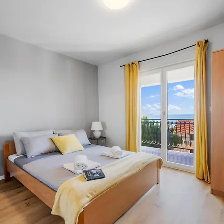 5 Bedroom Pet Friendly In * Primošten