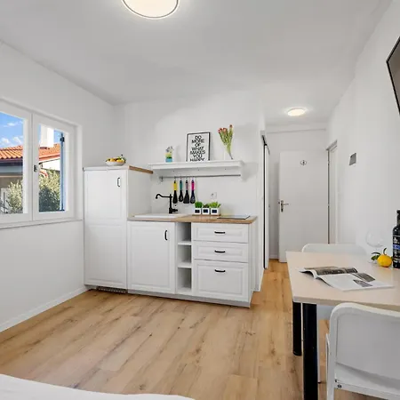 Ferienhaus Five-Bedroom Holiday Home Primosten With Sea View 06 *