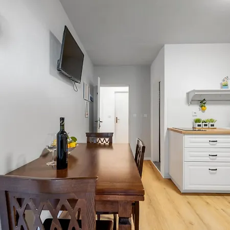 Five-Bedroom Holiday Home Primosten With Sea View 06 Ferienhaus Primošten