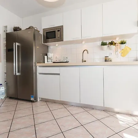 5 Bedroom Pet Friendly Home In Primosten * Primosten