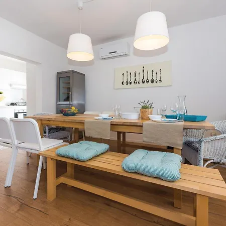 Five-Bedroom Holiday Home Primosten With Sea View 06 Ferienhaus *