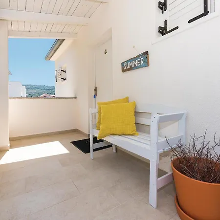 5 Bedroom Pet Friendly Home In Primosten Holiday home Primosten