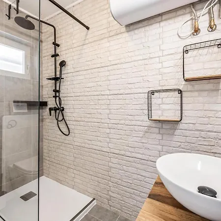 Five-Bedroom Holiday Home Primosten With Sea View 06 Primošten