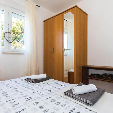 Five-Bedroom Holiday Home Primosten With Sea View 06 Ferienhaus *