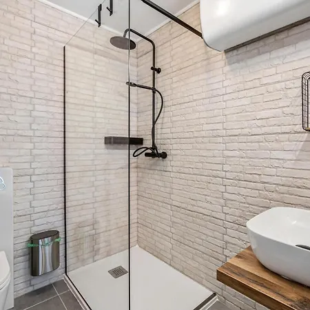 Five-Bedroom Holiday Home Primosten With Sea View 06 Primošten