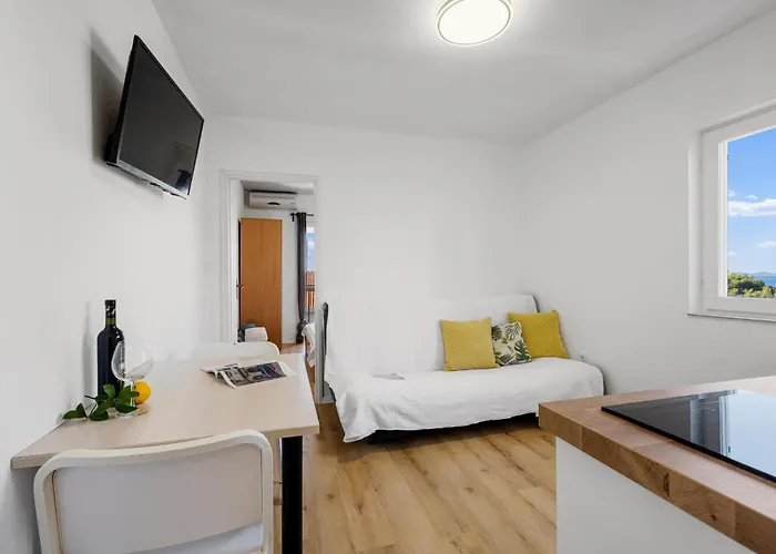 Vakantiehuis Five-bedroom With Sea View 06 *