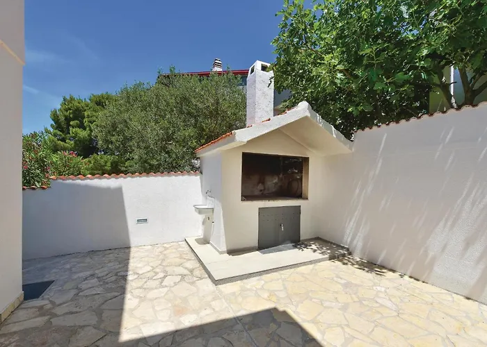 Vakantiehuis Five-bedroom With Sea View 06 Primošten