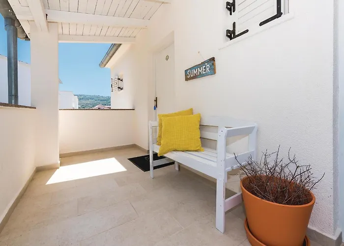 Five-bedroom With Sea View 06 Vakantiehuis Primošten