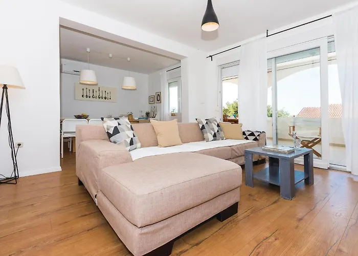 Five-bedroom With Sea View 06 Primošten