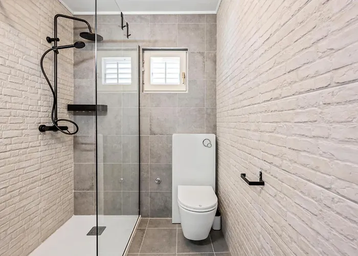 Five-bedroom With Sea View 06 *