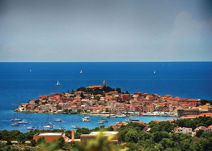 Vakantiehuis Five-bedroom With Sea View 06