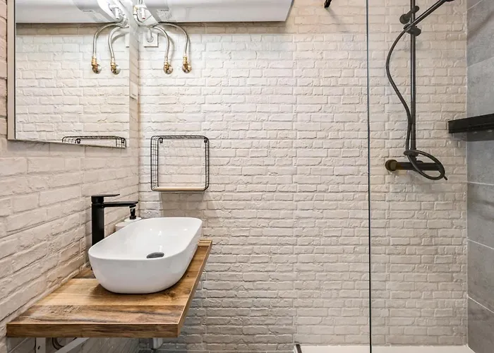 Vakantiehuis Five-bedroom With Sea View 06